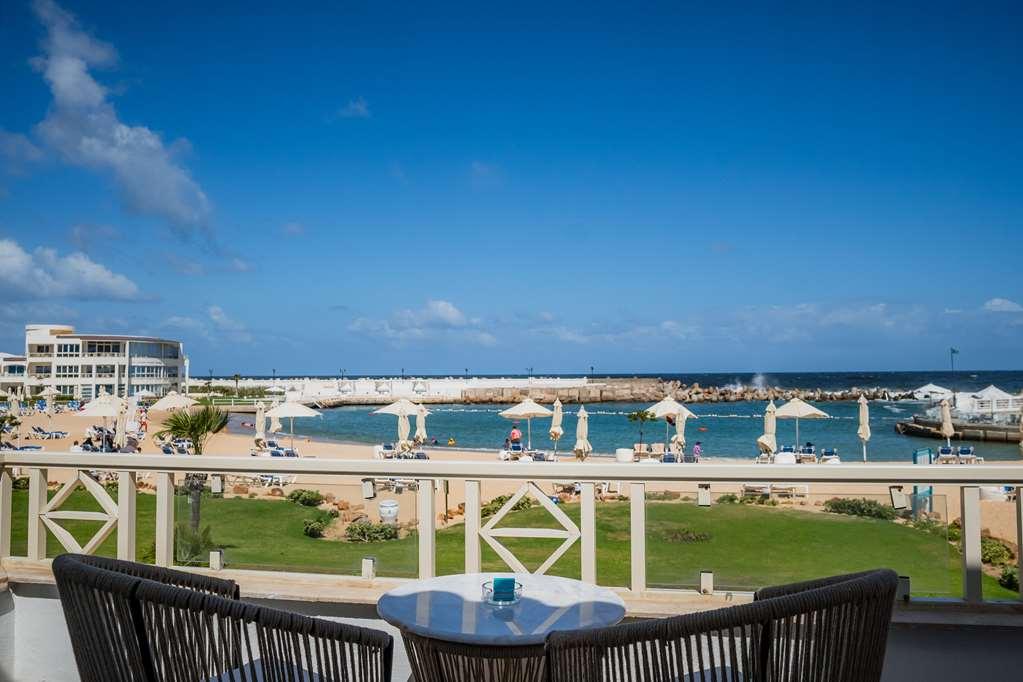 Sunrise Alex Avenue Hotel Αλεξάνδρεια Δωμάτιο φωτογραφία View of the beach from the hotel