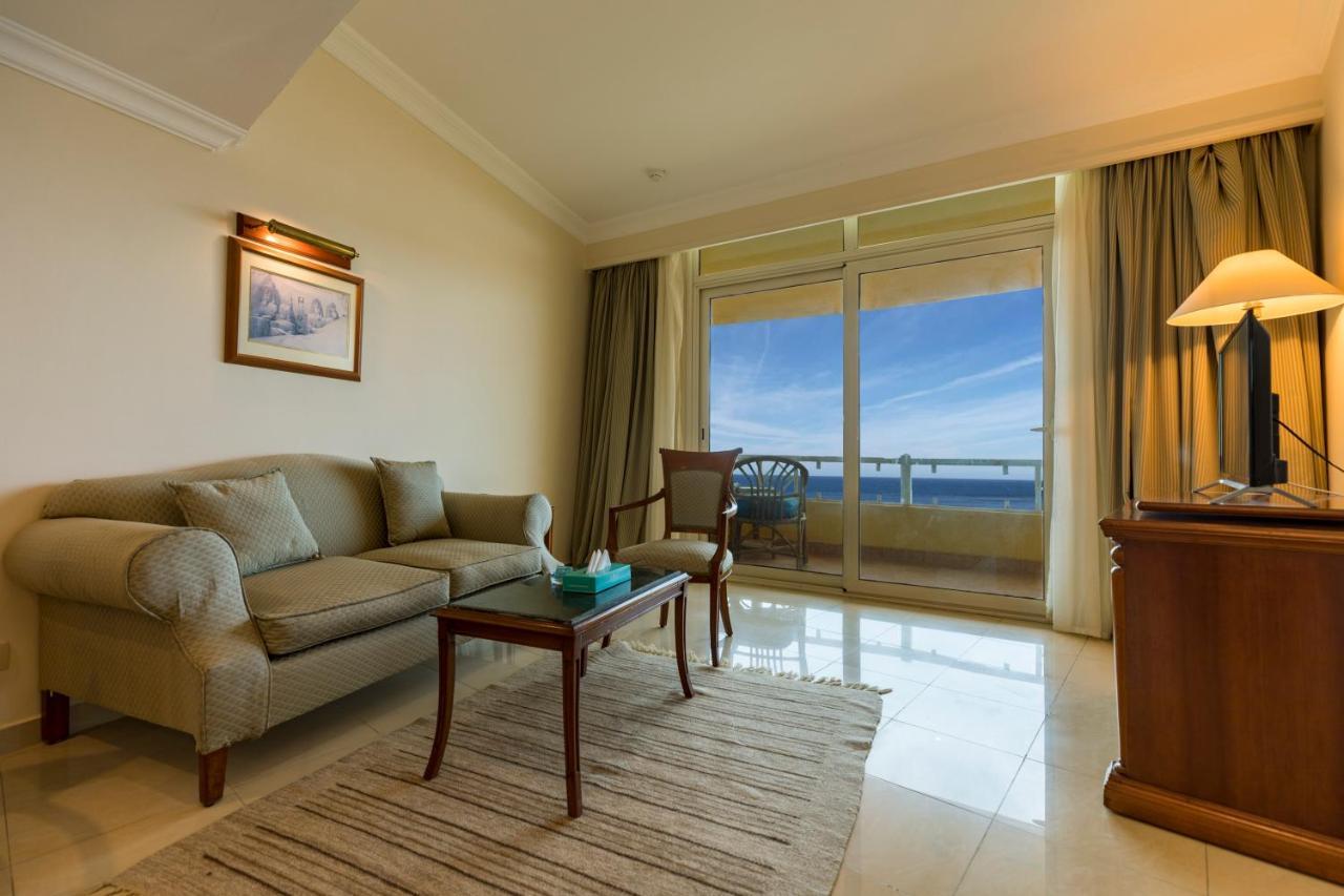 Sunrise Alex Avenue Hotel Αλεξάνδρεια Εξωτερικό φωτογραφία A living room in a suite at the Taj Bengal